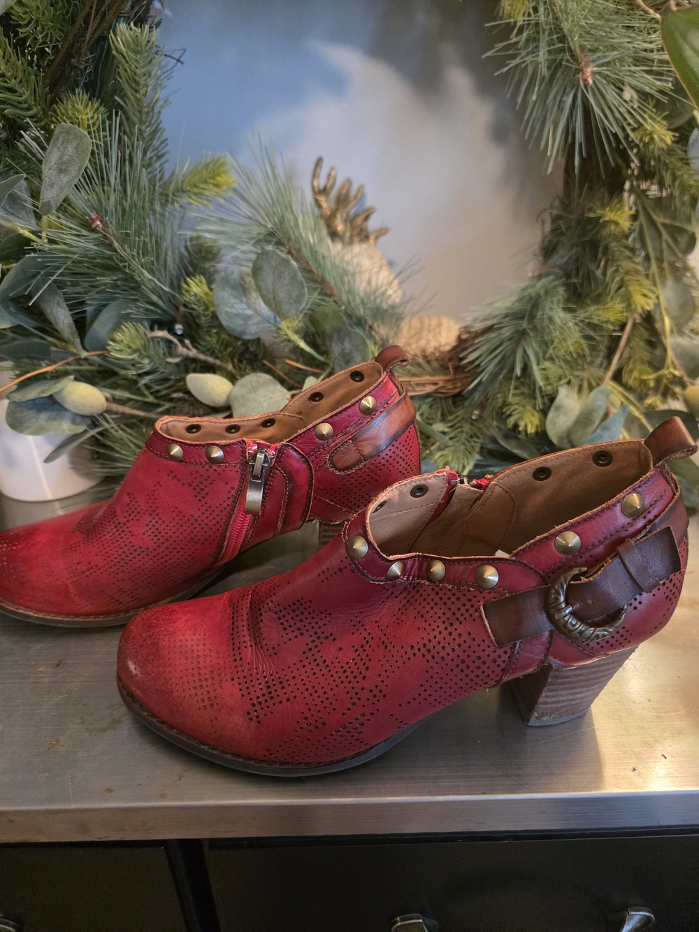 Spring Step L'Artiste Red Studded Leather Booties 7.5/8
